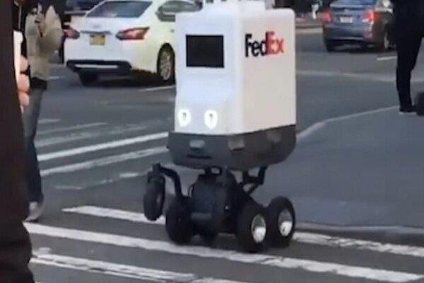 روبات پستچی در نیویورک  از کار برکنار شد